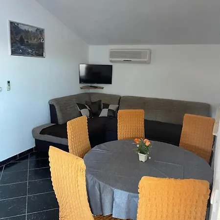 Guest house Apartman Jukic 3*